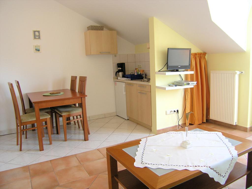 Apartments Kristina คิร์ก ภายนอก รูปภาพ