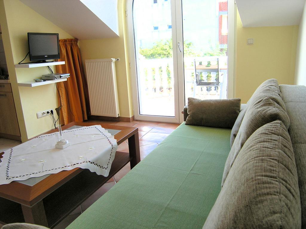 Apartments Kristina คิร์ก ภายนอก รูปภาพ