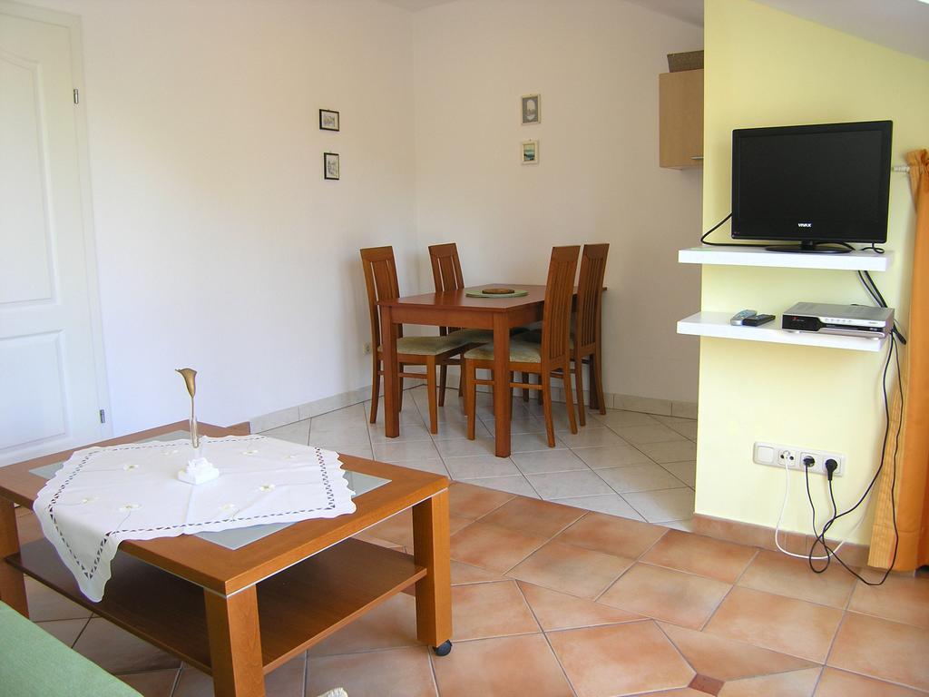 Apartments Kristina คิร์ก ภายนอก รูปภาพ