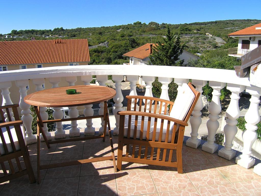 Apartments Kristina คิร์ก ภายนอก รูปภาพ