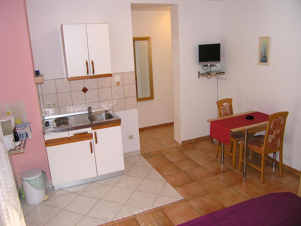 Apartments Kristina คิร์ก ภายนอก รูปภาพ