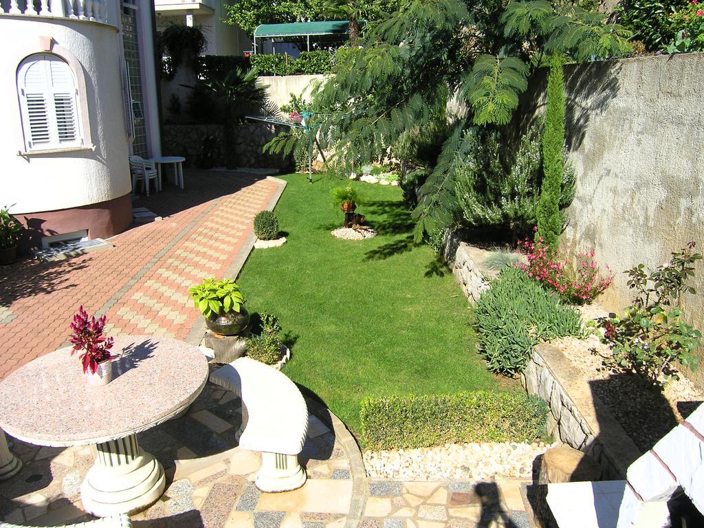 Apartments Kristina คิร์ก ภายนอก รูปภาพ