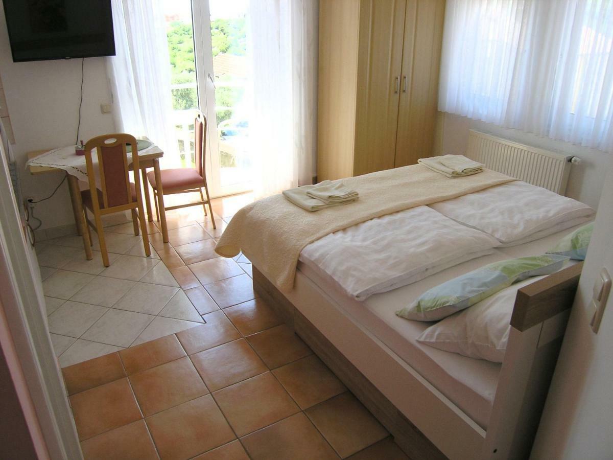 Apartments Kristina คิร์ก ภายนอก รูปภาพ