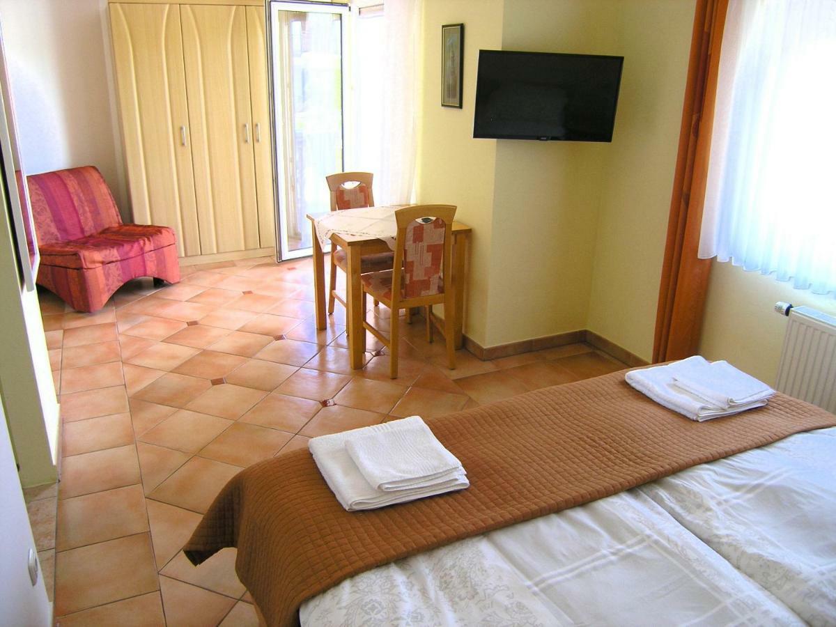 Apartments Kristina คิร์ก ภายนอก รูปภาพ