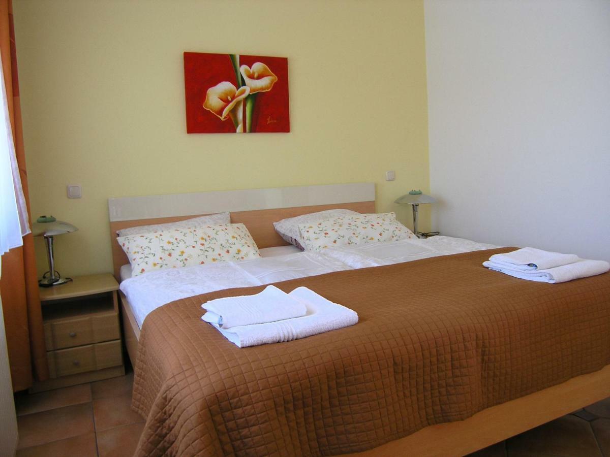 Apartments Kristina คิร์ก ภายนอก รูปภาพ