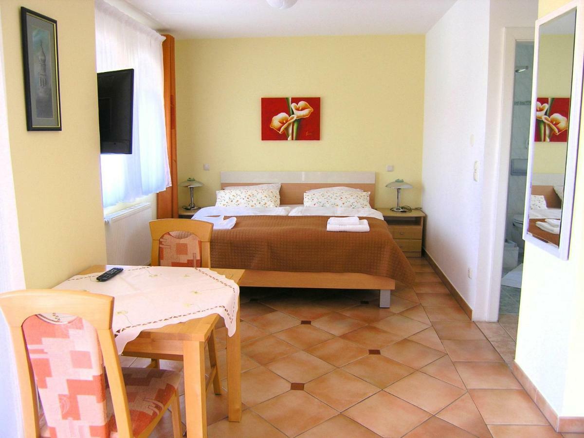Apartments Kristina คิร์ก ภายนอก รูปภาพ