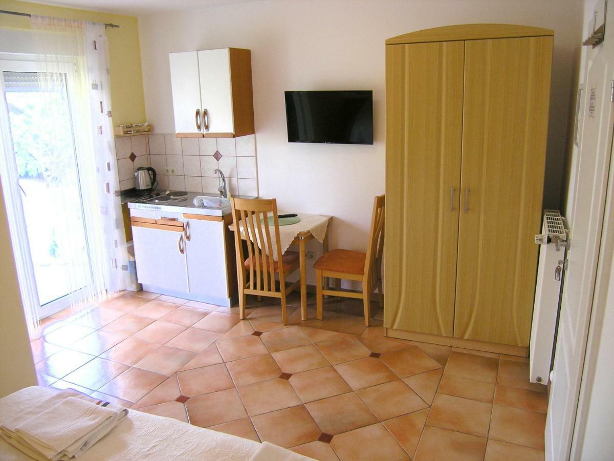Apartments Kristina คิร์ก ภายนอก รูปภาพ