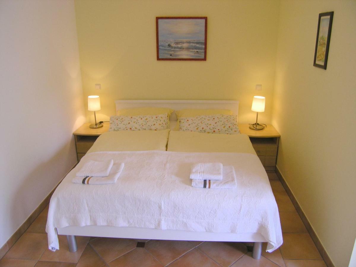 Apartments Kristina คิร์ก ภายนอก รูปภาพ