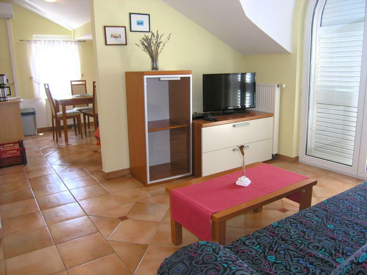 Apartments Kristina คิร์ก ภายนอก รูปภาพ